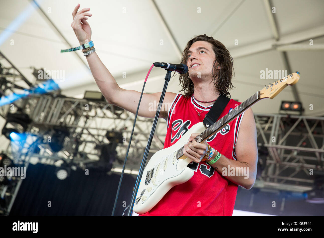 Manchester, Tennessee, USA. 9th June, 2016. Musician PAUL KLEIN of