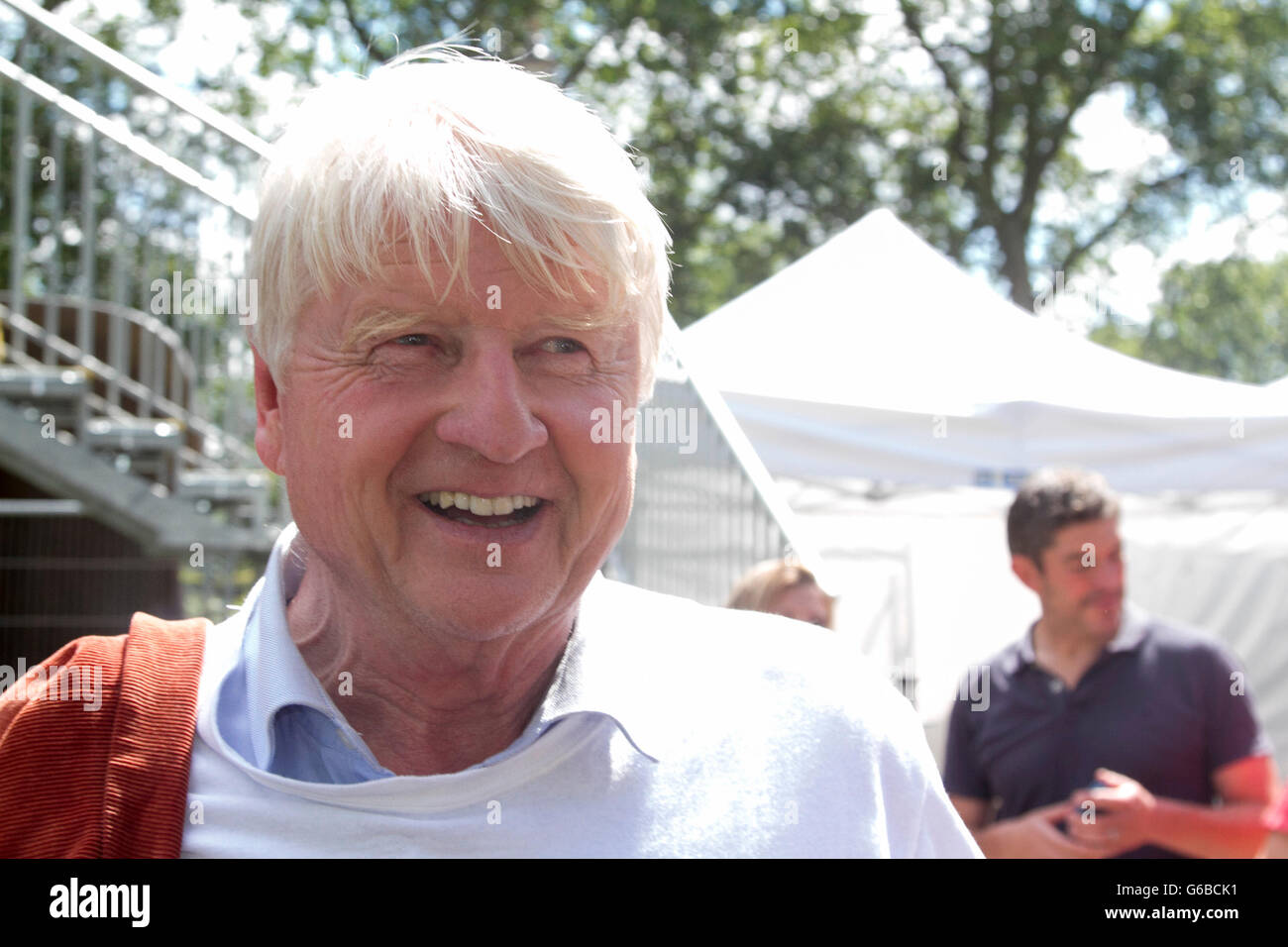 Low-Res abspeichern - westminster-londonuk-24th-june-2016-stanley-johnson-who-supports-the-G6BCK1