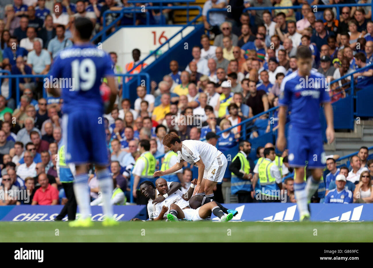 Swansea Citys Andre Ayew Centre Hi Res Stock Photography And Images Alamy