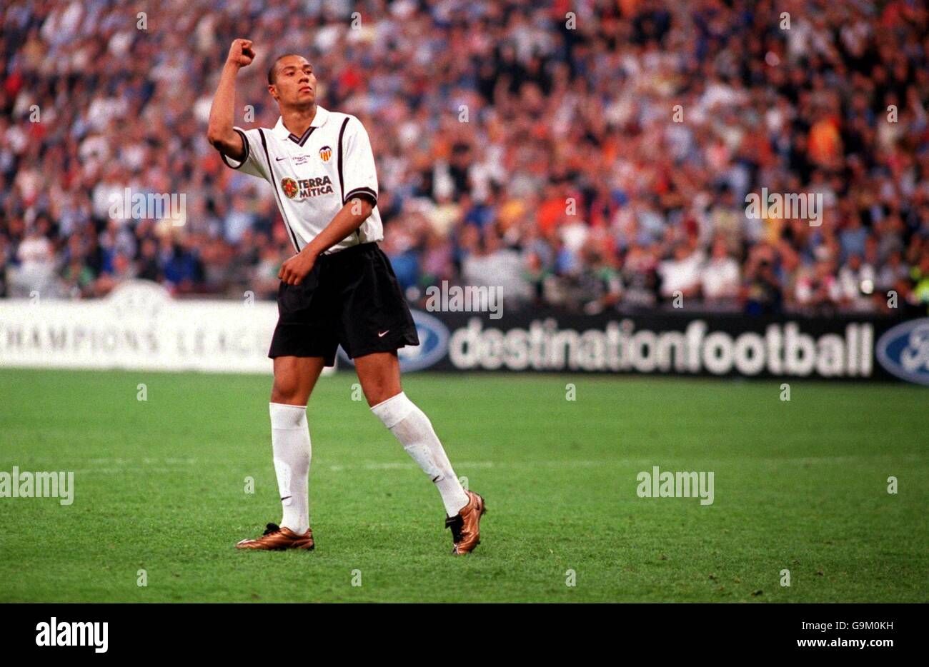 Valencias John Carew Celebrates Scoring His Penalty During The Shootout