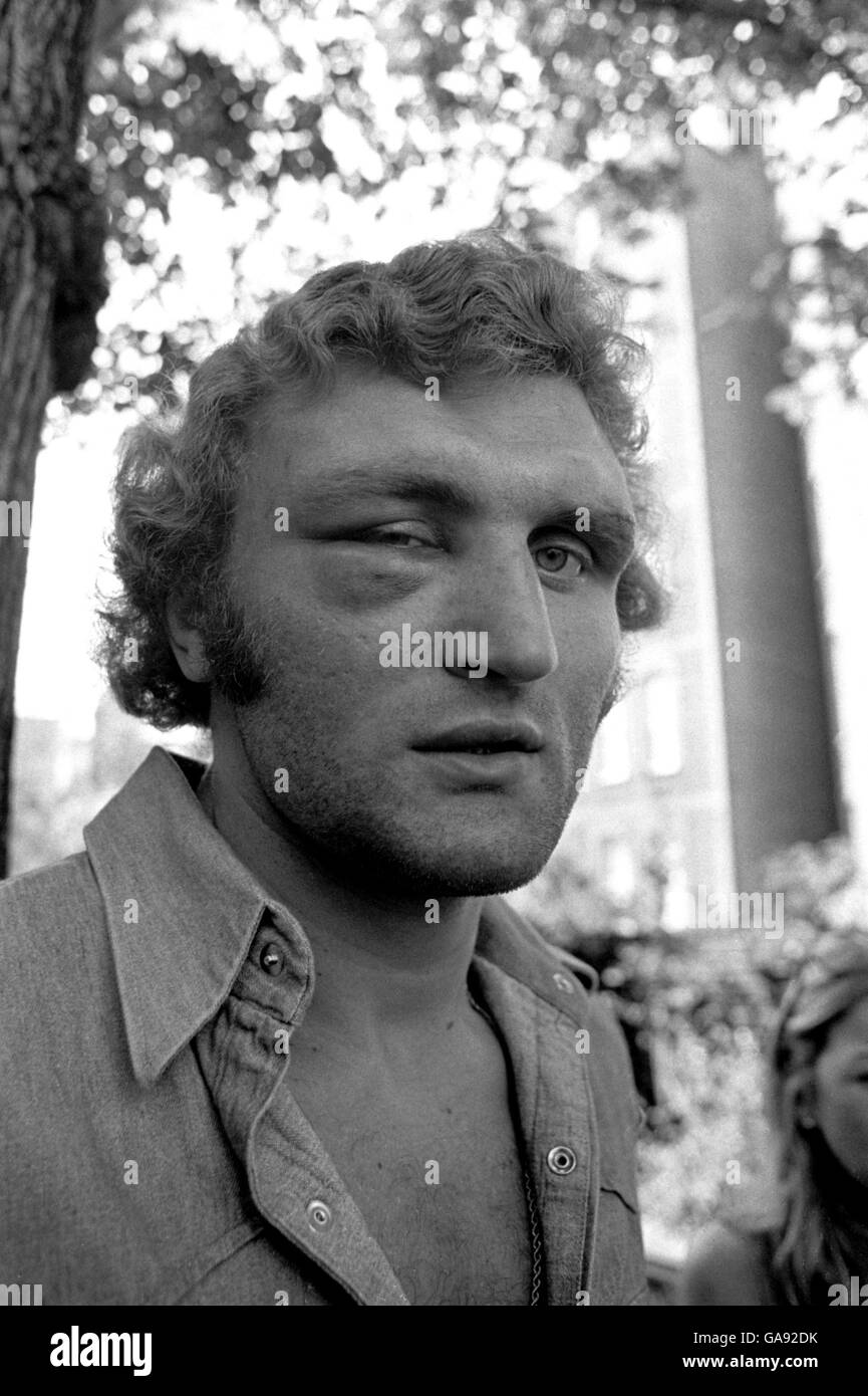 Boxing - Heavyweight Bout - Joe Frazier v Joe Bugner Stock Photo