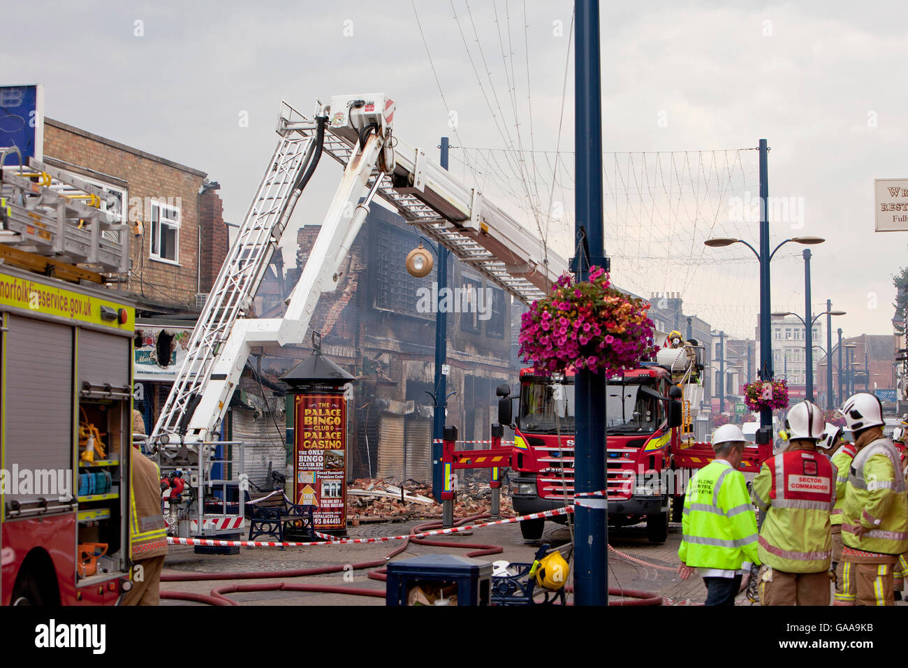 Great Yarmouth, UK. 5th Aug, 2016. Fire destroys popular bowling Stock