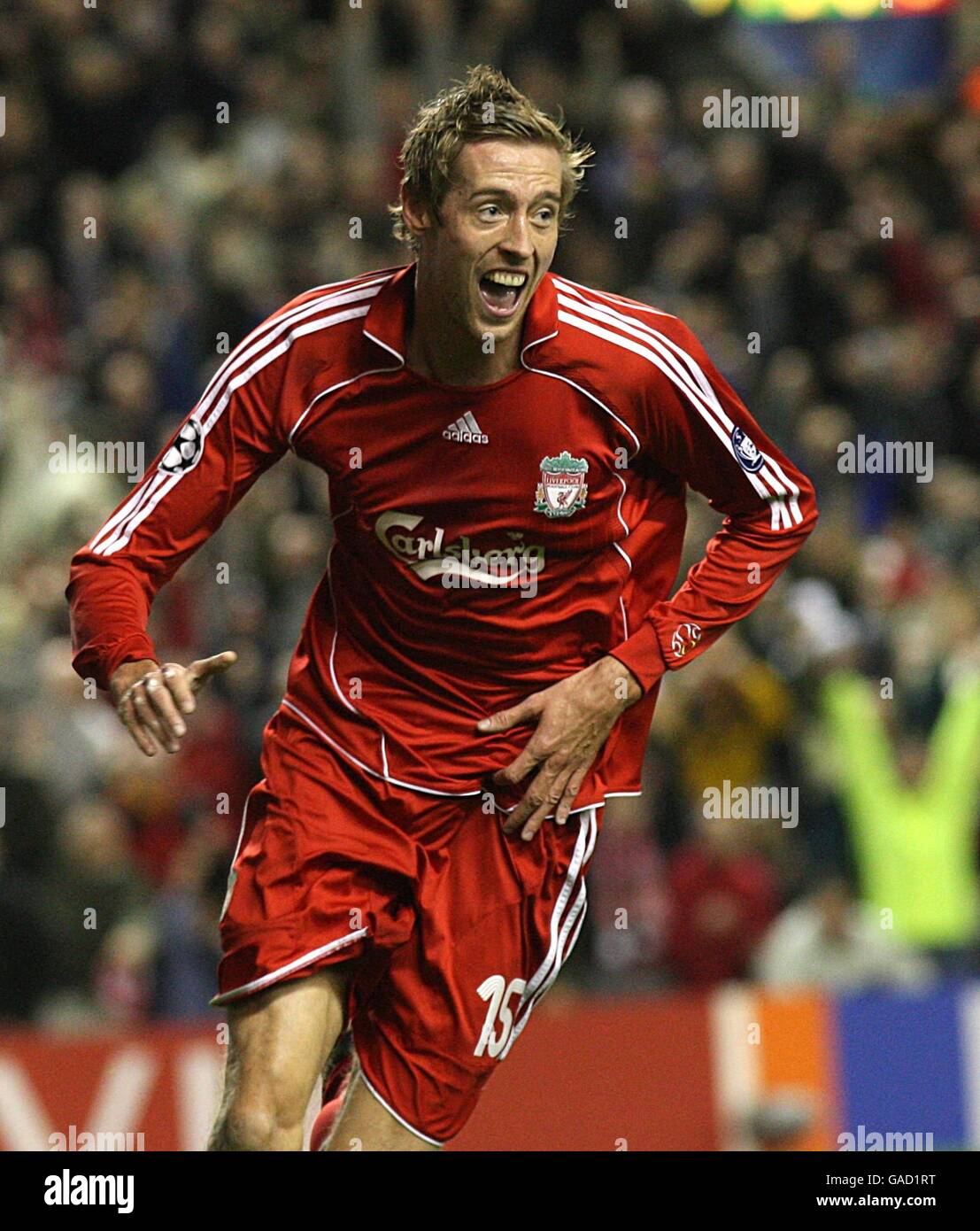 Liverpools Peter Crouch Celebrates Hi Res Stock Photography And Images