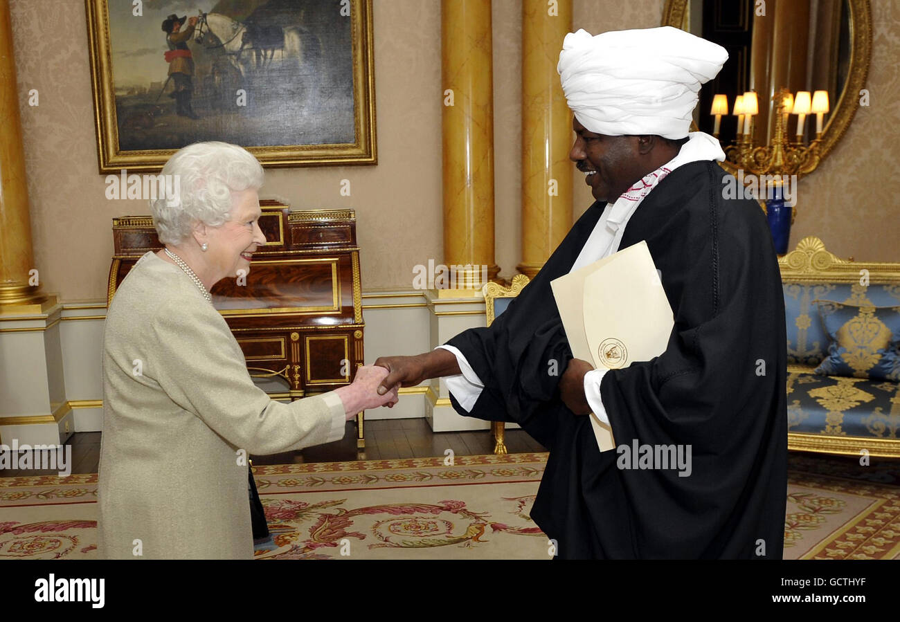 Mr Abdullahi Hamad Ali Alazreg Buckingham Palace In London Hi Res Stock