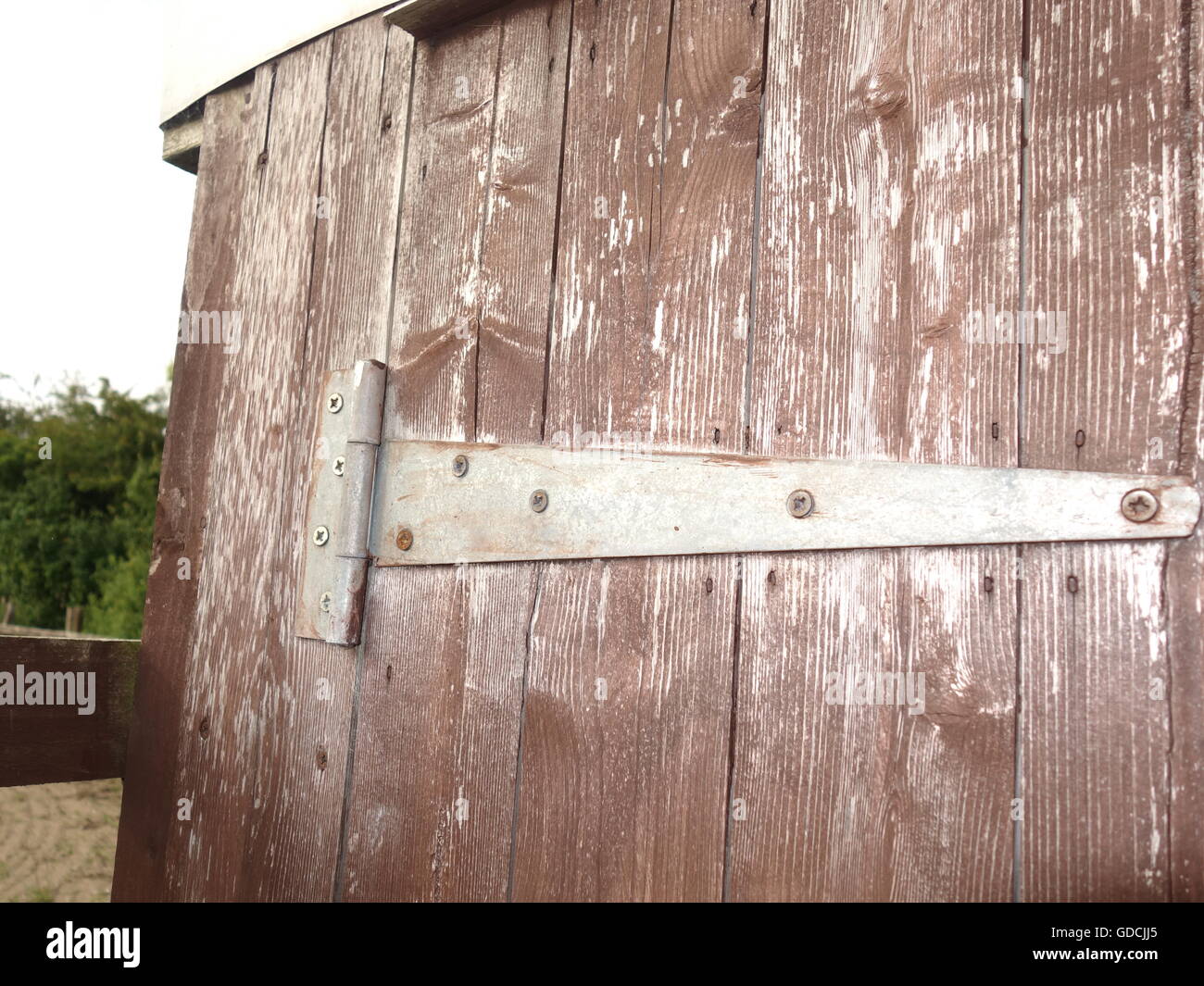 A hinge on a shed door Stock Photo, Royalty Free Image: 111530781 - Alamy