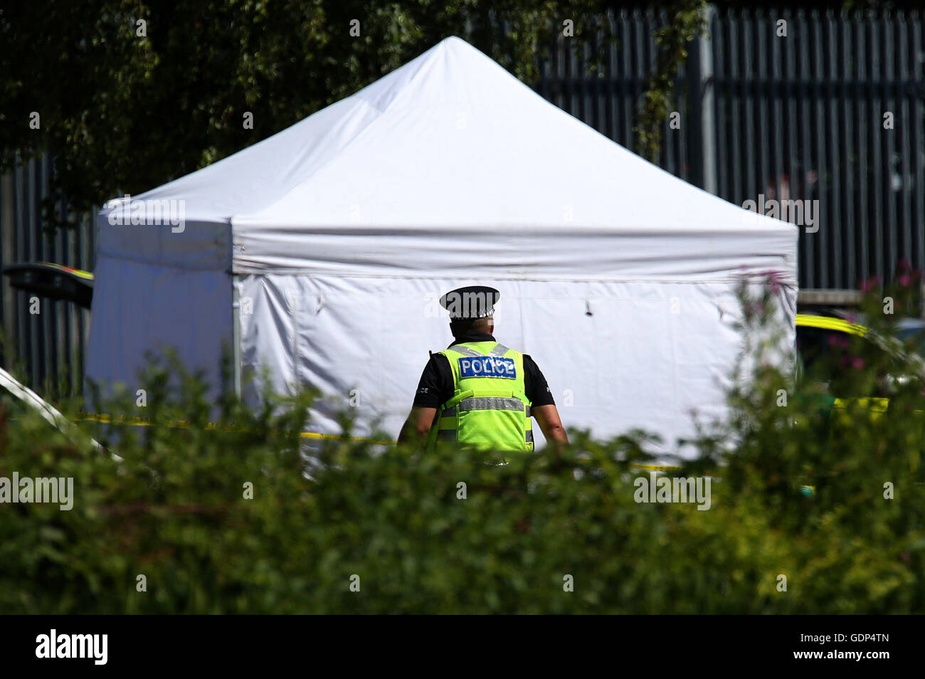 A police officer at the scene near Castle Swimming Pool in Spalding Lincolnshire after : spalding tent - memphite.com