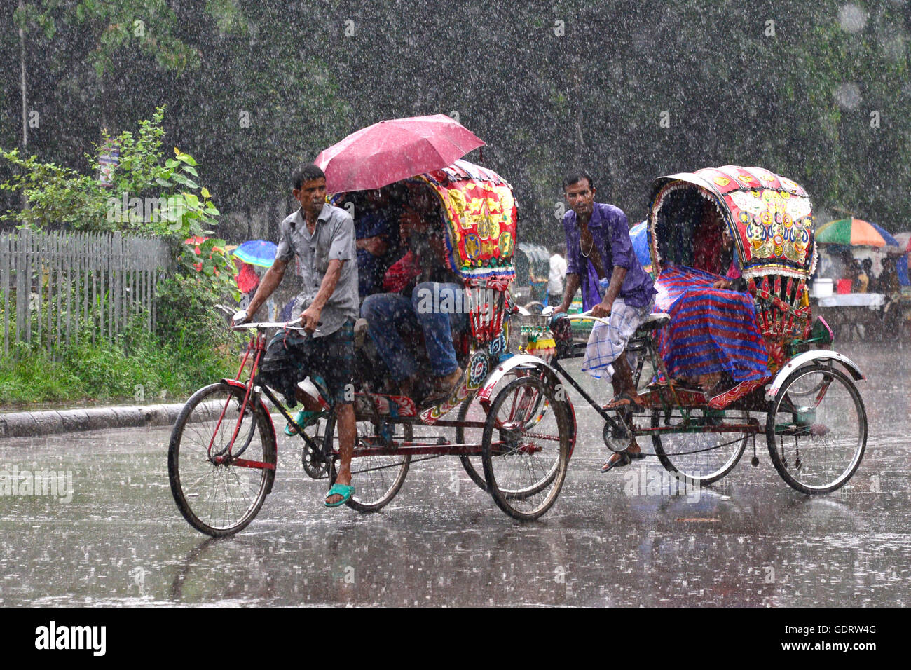 Dhaka, Bangladesh. 20th July, 2016. Bangladeshi rickshaw pullers and