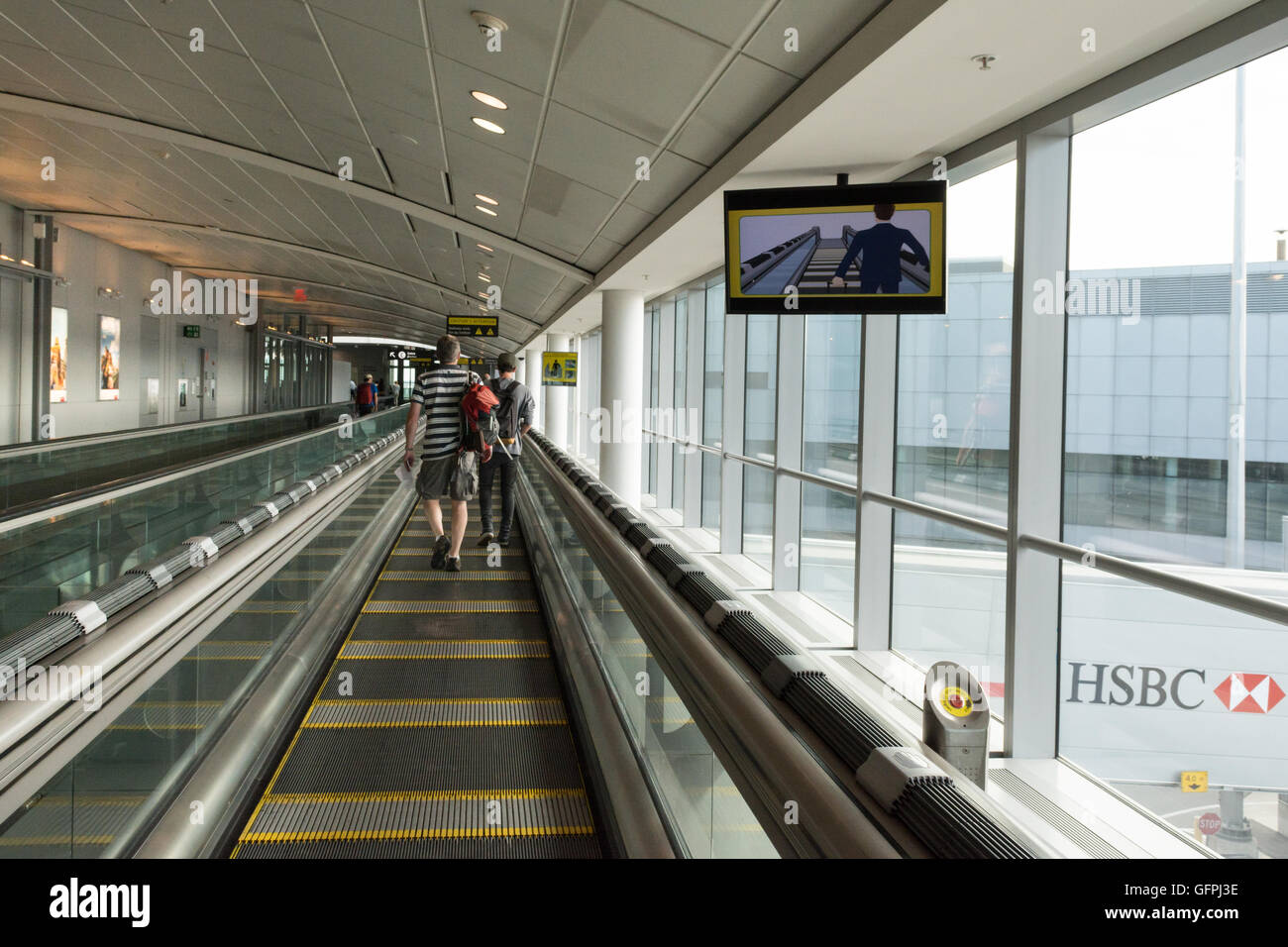 thyssenkrupp-express-walkway-moving-walkway-at-toronto-pearson