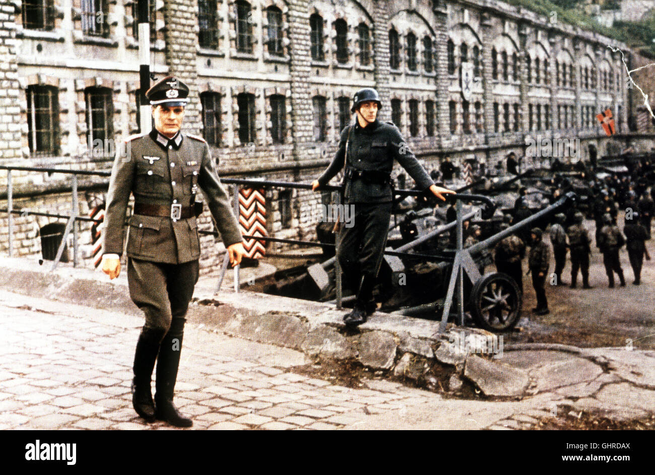 DIE NACHT DER GENERÄLE Drei deutsche Generäle stehen unter Stock