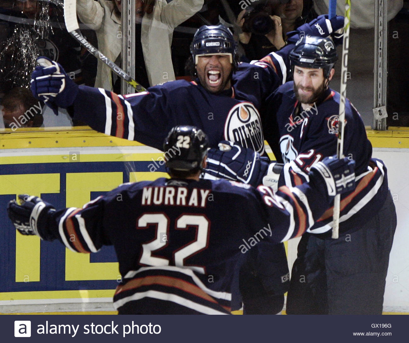 edmonton-oilers-georges-laraque-c-celebrates-his-goal-with-rem-murray-GX196G.jpg