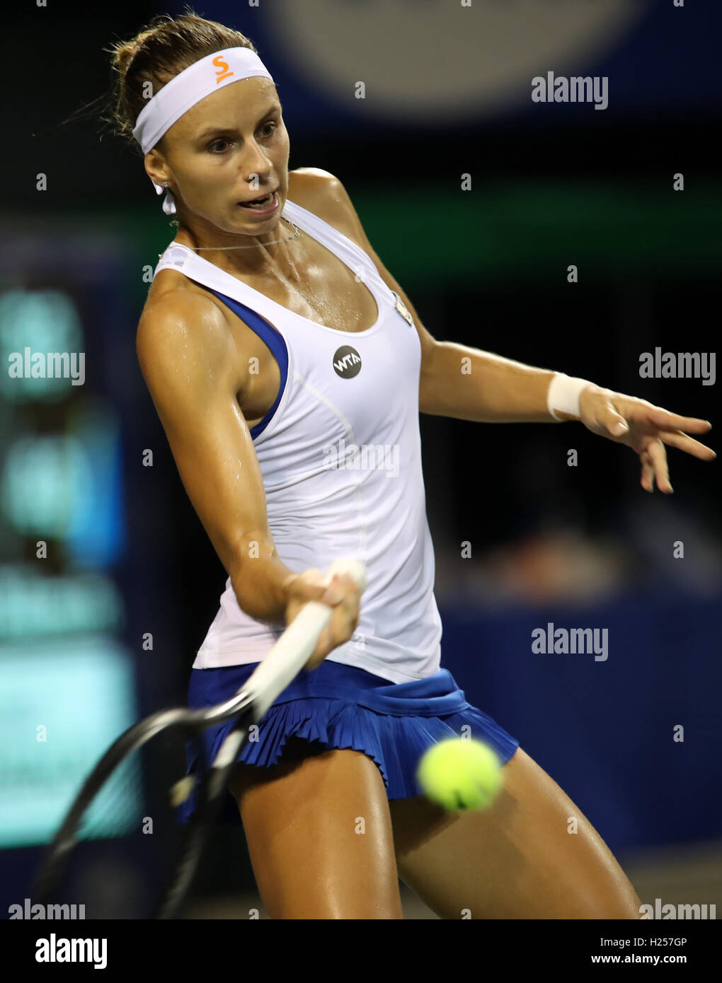 Tokyo, Japan. 23rd Sep, 2016. Magda Linette of Poland returns the Stock