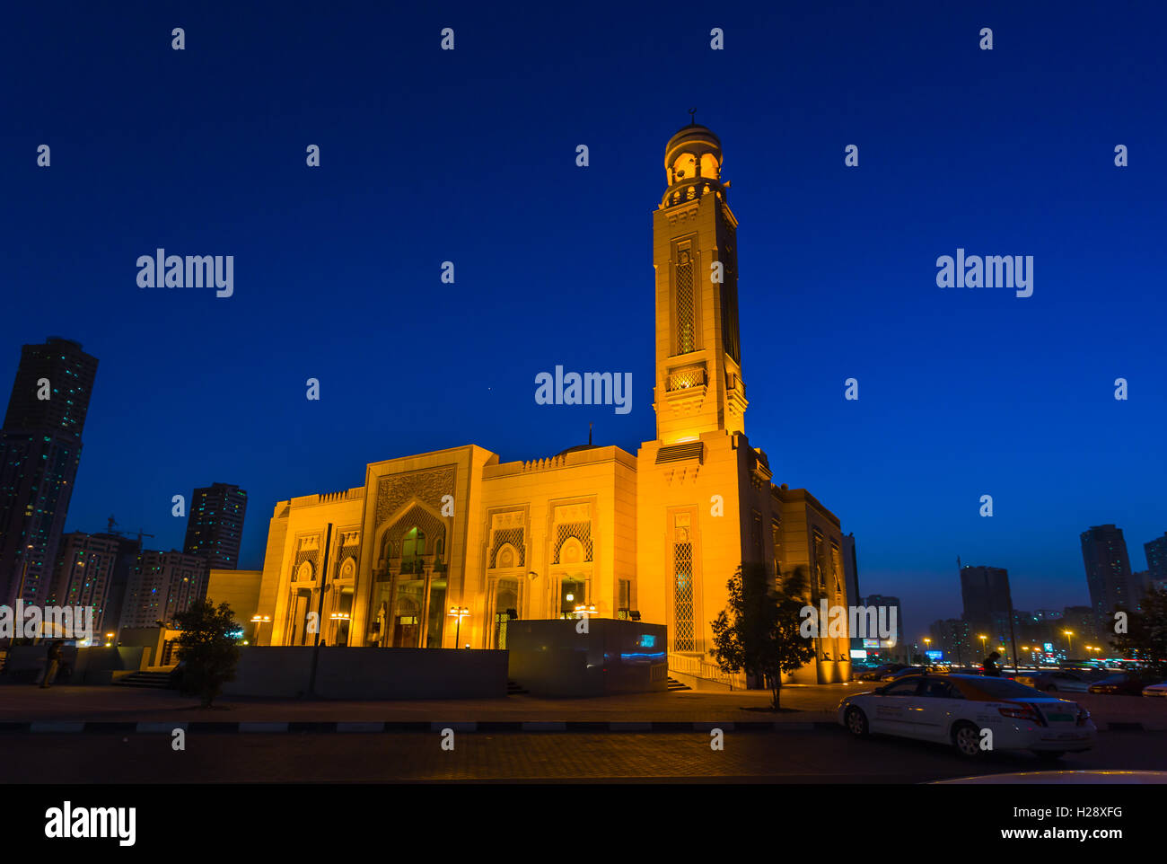 Al Noor Mosque In Sharjah At Night Stock Photo Alamy