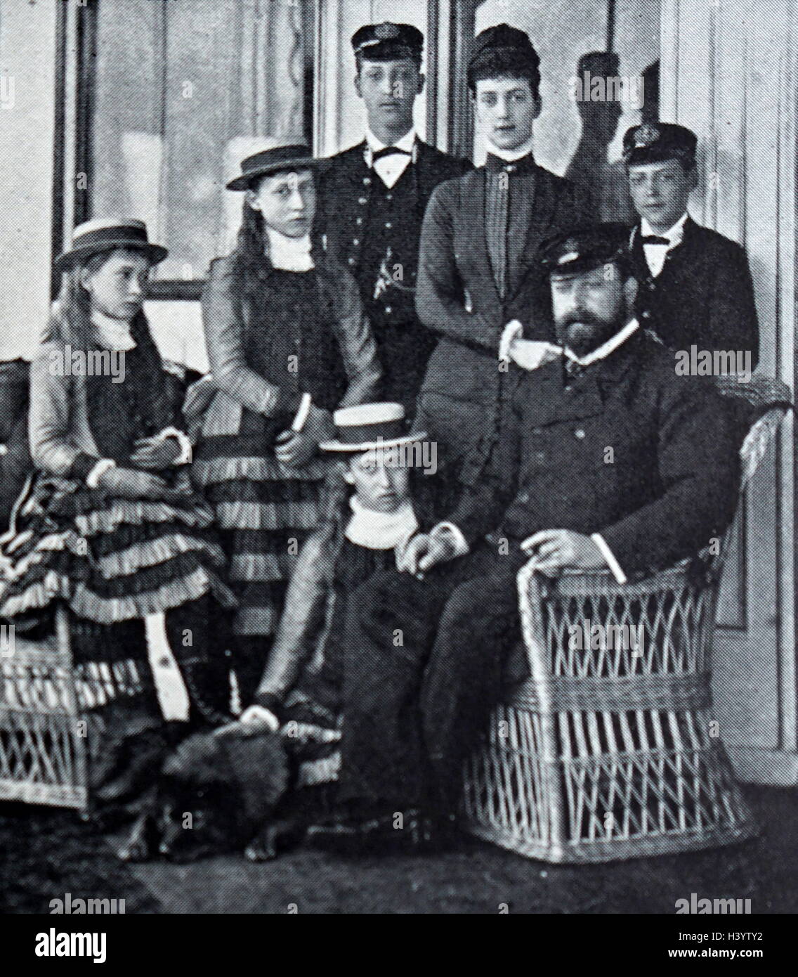 photograph-of-edward-vii-with-queen-alexandra-of-denmark-and-other-H3YTY2.jpg