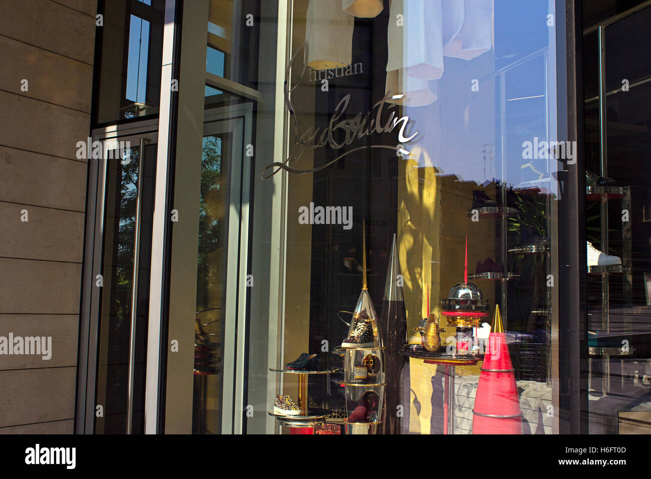 christian louboutin milano corso como christian louboutin milano corso como