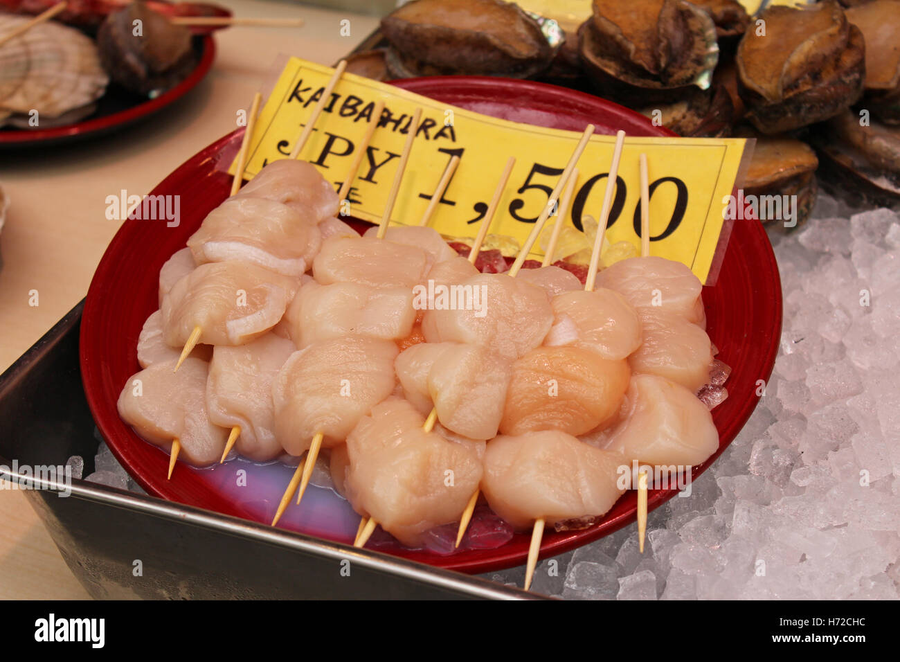 Raw scallops on sale in the Kuromon Ichiba Market, Osaka, Japan Stock