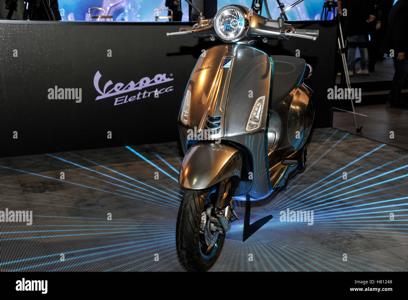 08th Nov 2016 New Model Of Piaggio Vespa Electric At The 74th EICMA International Motorcycle Exhibition Credit Gaetano Piazzolla Pacific Press Alamy Live 08th Nov 2016 New Model Of Piaggio Vespa Electric At The 74th EICMA International Motorcycle Exhibition Credit Gaetano Piazzolla Pacific Press Alamy Live