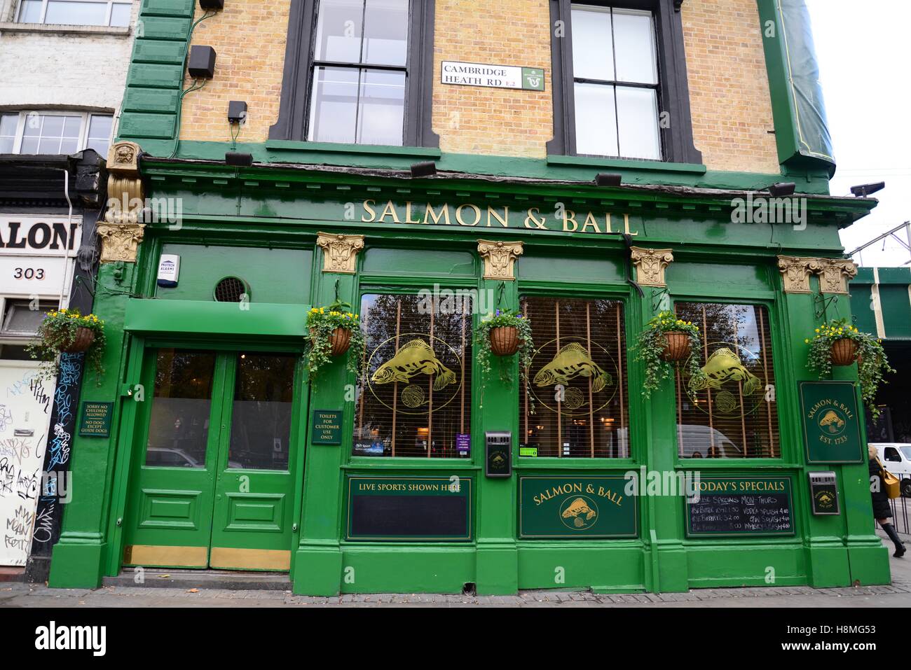 Salmon & Ball pub, Bethnal Green, London Stock Photo, Royalty Free