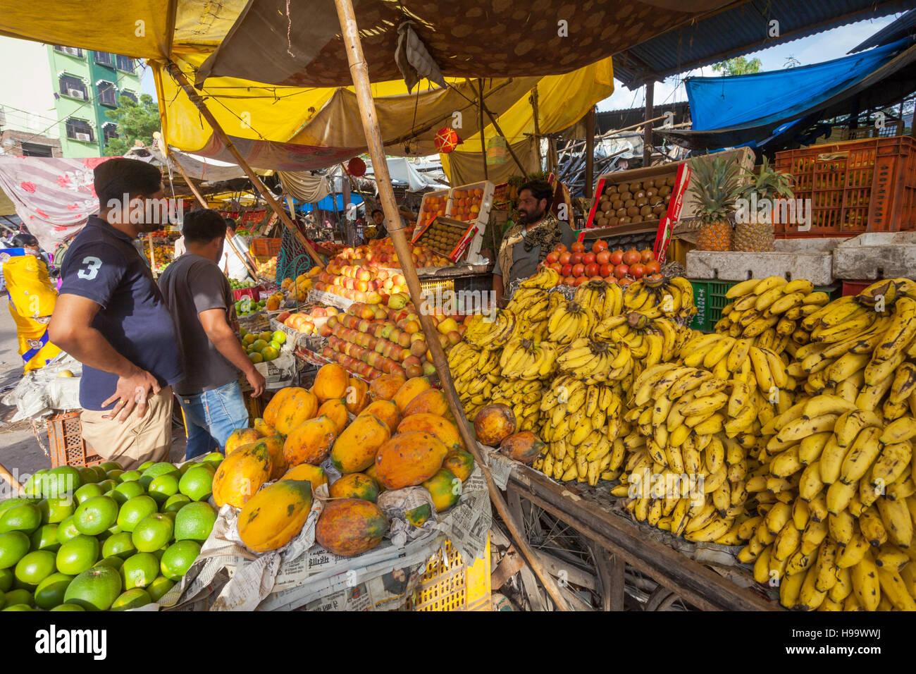 Fresh fruit stall in a street market, Jaipur, India Stock Photo