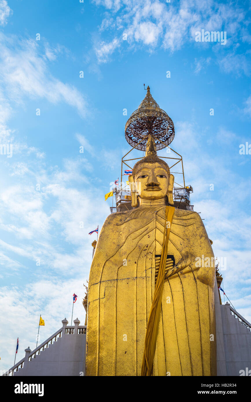 Big Standing Buddha At Wat Intharawihan Temple Bangkok Stock Photo Alamy