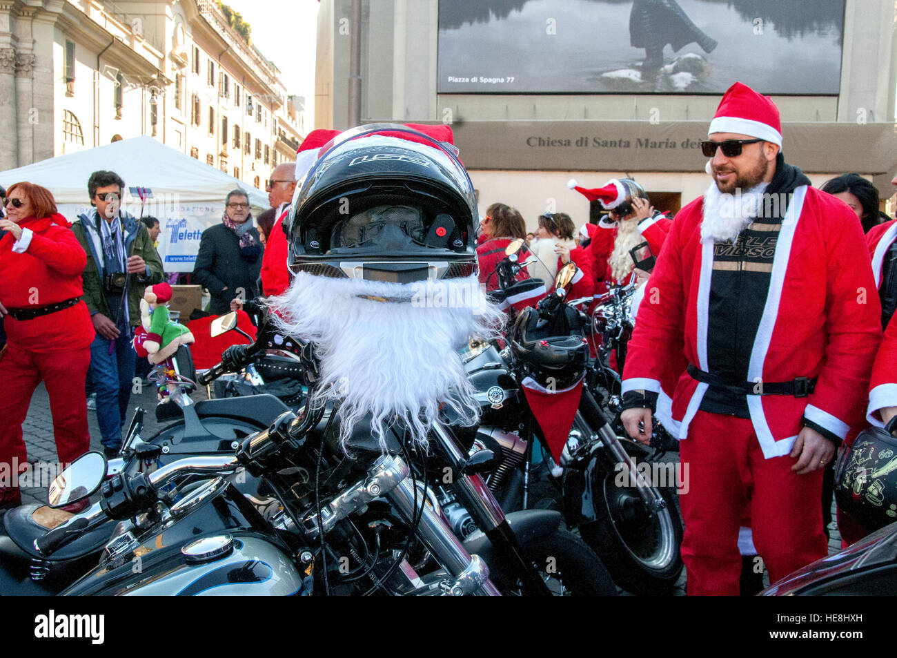 Rome, Italy. 18th Dec, 2016. Parade of Santa Claus on motorcycles Stock