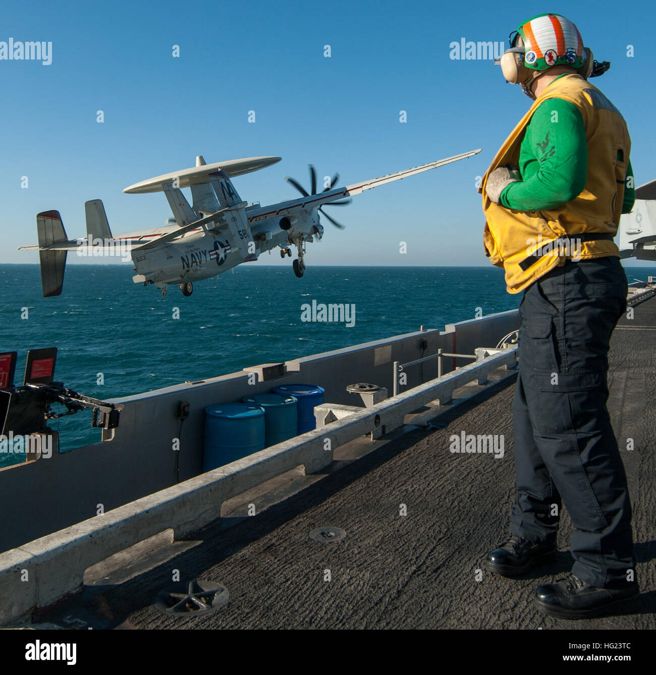 Aviation Boatswain’s Mate (Equipment) 2nd Class Luis Collazo monitors Stock Photo 130354012 Alamy