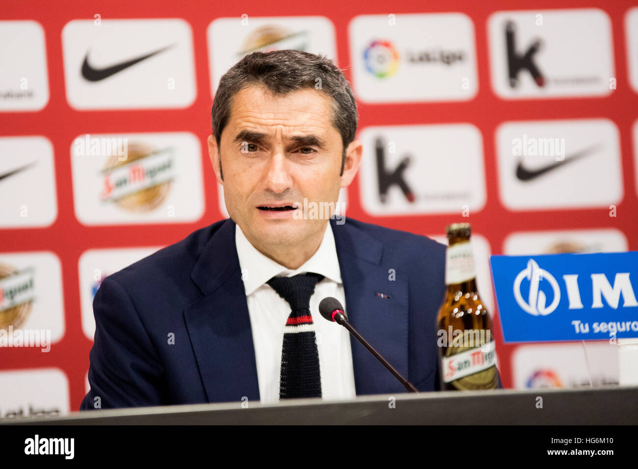 Umutoza w'ikipe ya Fc Barcelona Ernesto Valvede mu kiganiro nitangazamakuru