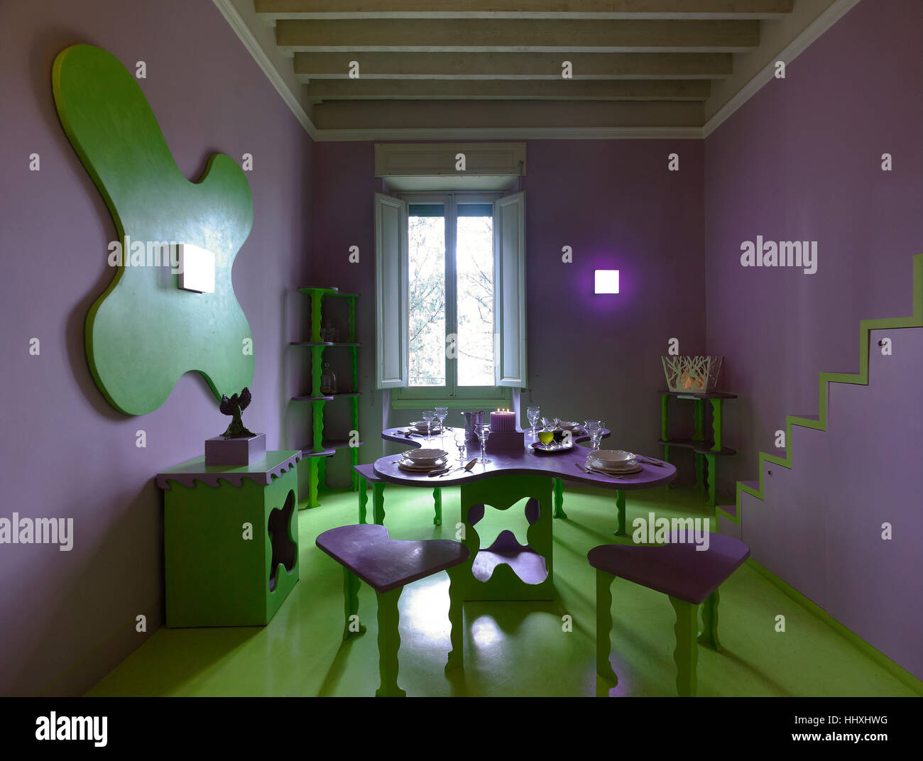 Unusual design: purple in the interior Unusual design: purple in the interior