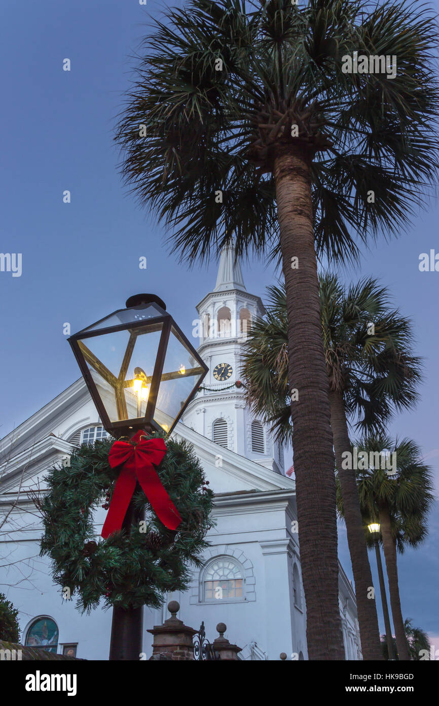 christmas wreath on gas lantern saint michaels church spire charleston south carolina usa - Michaels Christmas Wreaths christmas wreath on gas lantern saint michaels church spire charleston south carolina usa - Michaels Christmas Wreaths