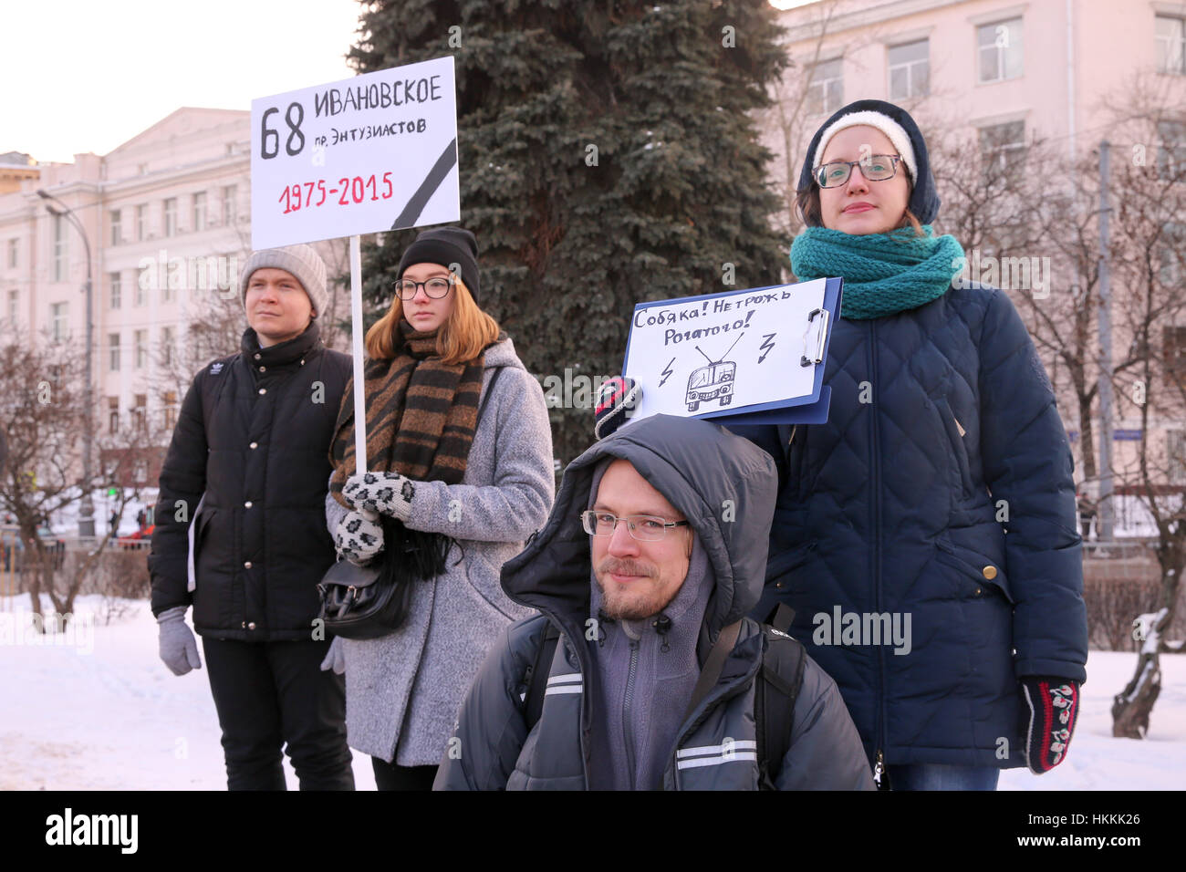 moscow-russia-29th-jan-2017-demonstrators-hold-placards-during-a-protest-HKKK26.jpg