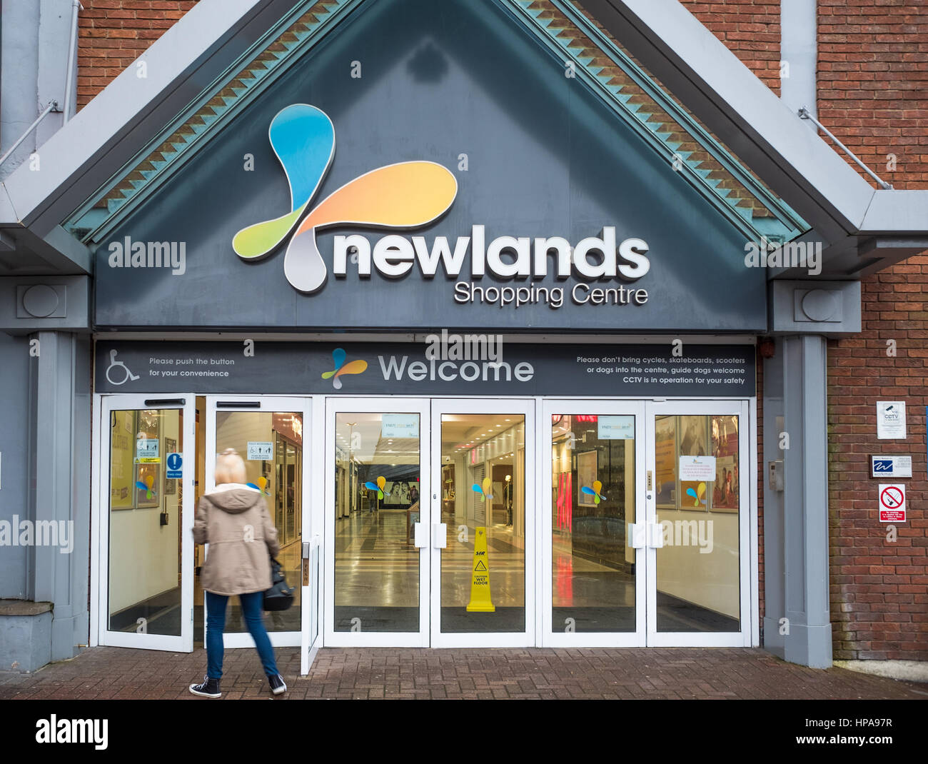 entrance to the newlands shopping centre kettering stock entrance to the newlands shopping centre kettering stock