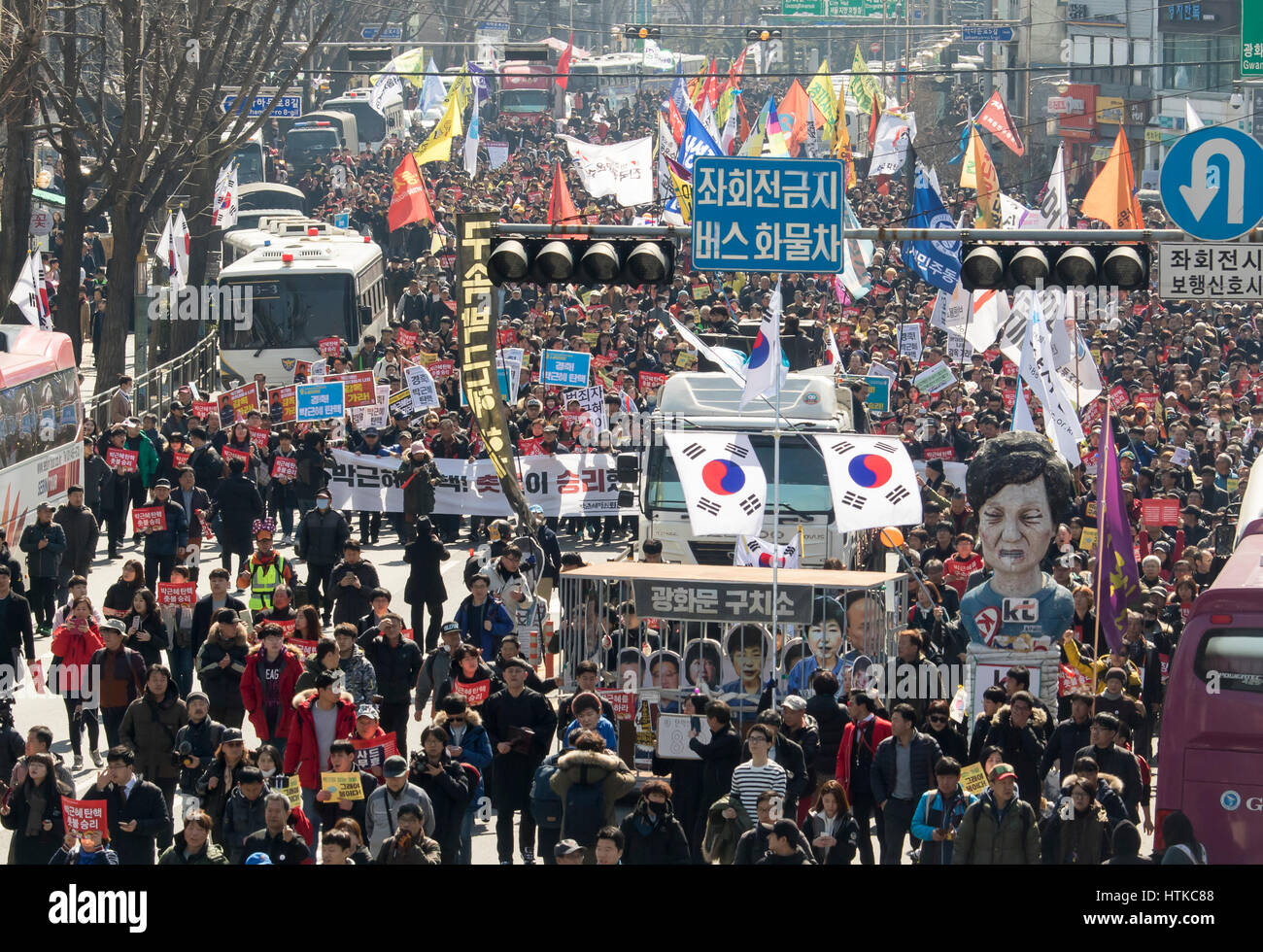 south korea politics, mar 10, 2017 : people march toward south korea politics, mar 10, 2017 : people march toward