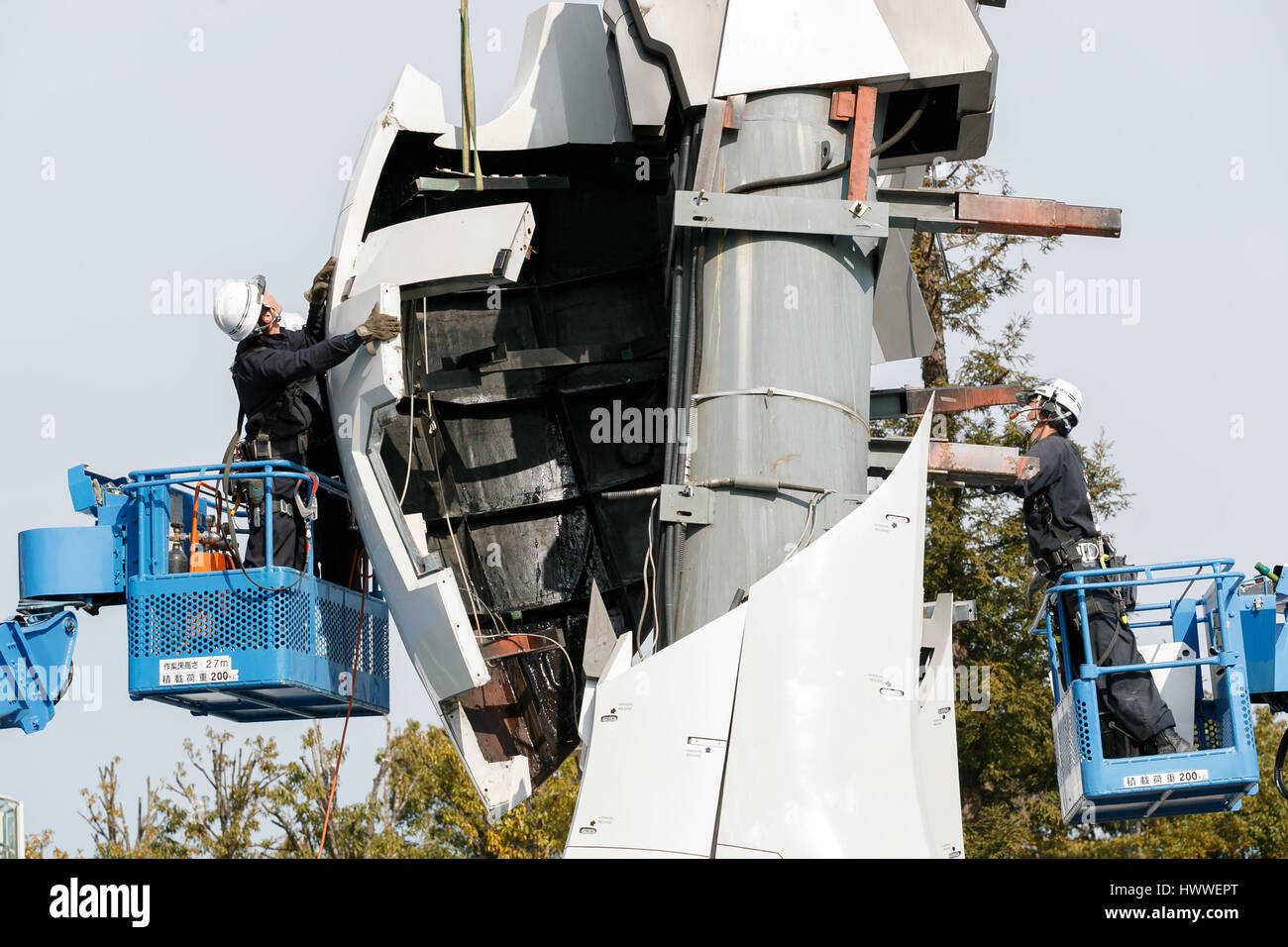 Tokyo, Japan. 23rd March 2017. Japanese workers continue dismantling Stock Photo, Royalty Free