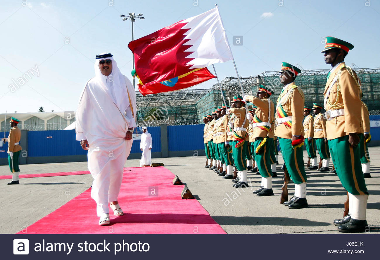 http://c8.alamy.com/comp/J06E1K/qatari-emir-sheikh-tamim-bin-hamad-al-thani-inspects-a-guard-of-honor-J06E1K.jpg