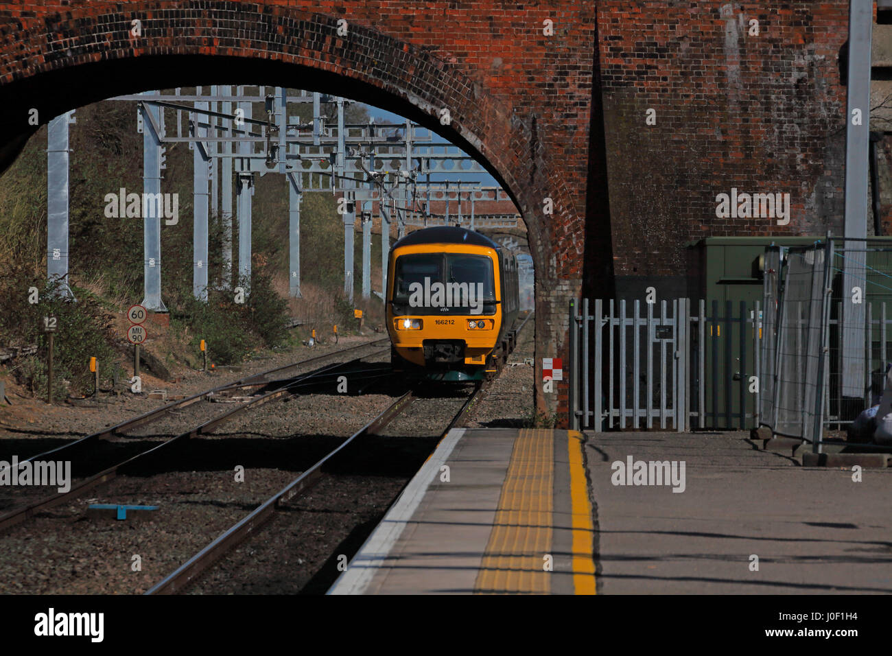 Traction unit 166-212 approaching the platform of Twyford station on ...