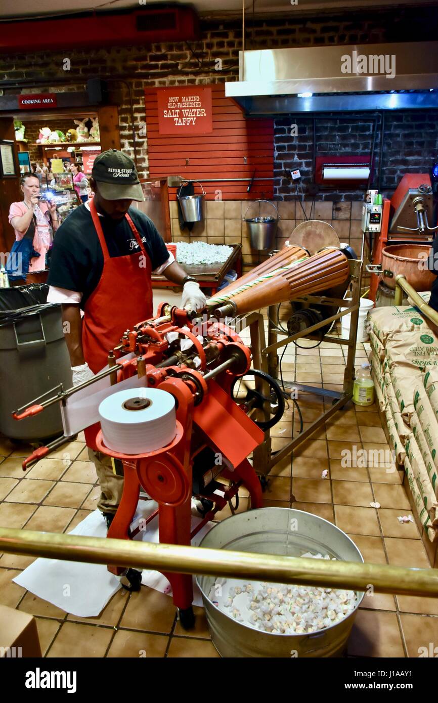 Making Salt Water Taffy At The Savannah Candy Kitchen Stock Photo Making Salt Water Taffy At The Savannah Candy Kitchen Stock Photo