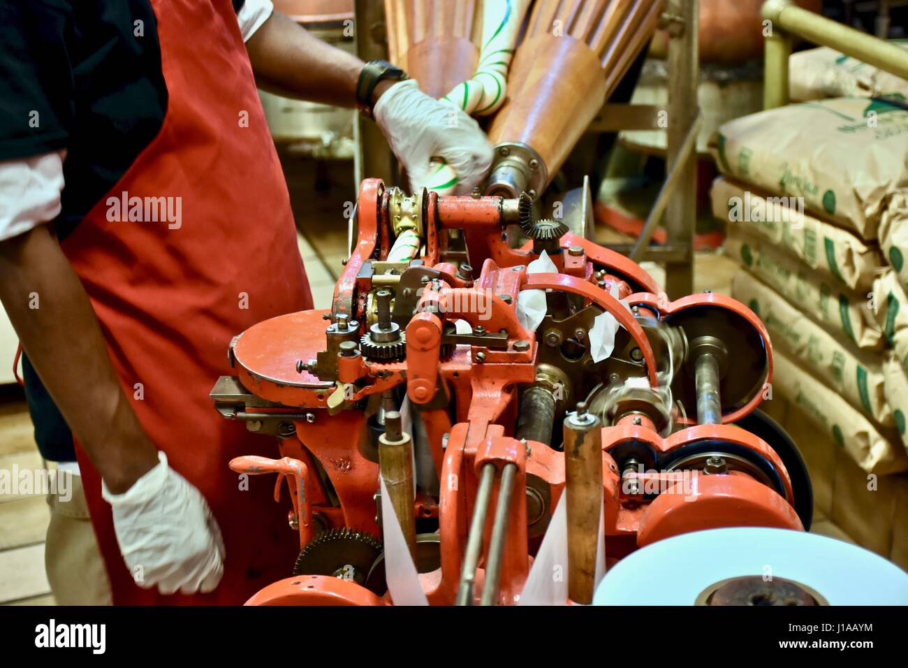 Making Salt Water Taffy At The Savannah Candy Kitchen Stock Photo