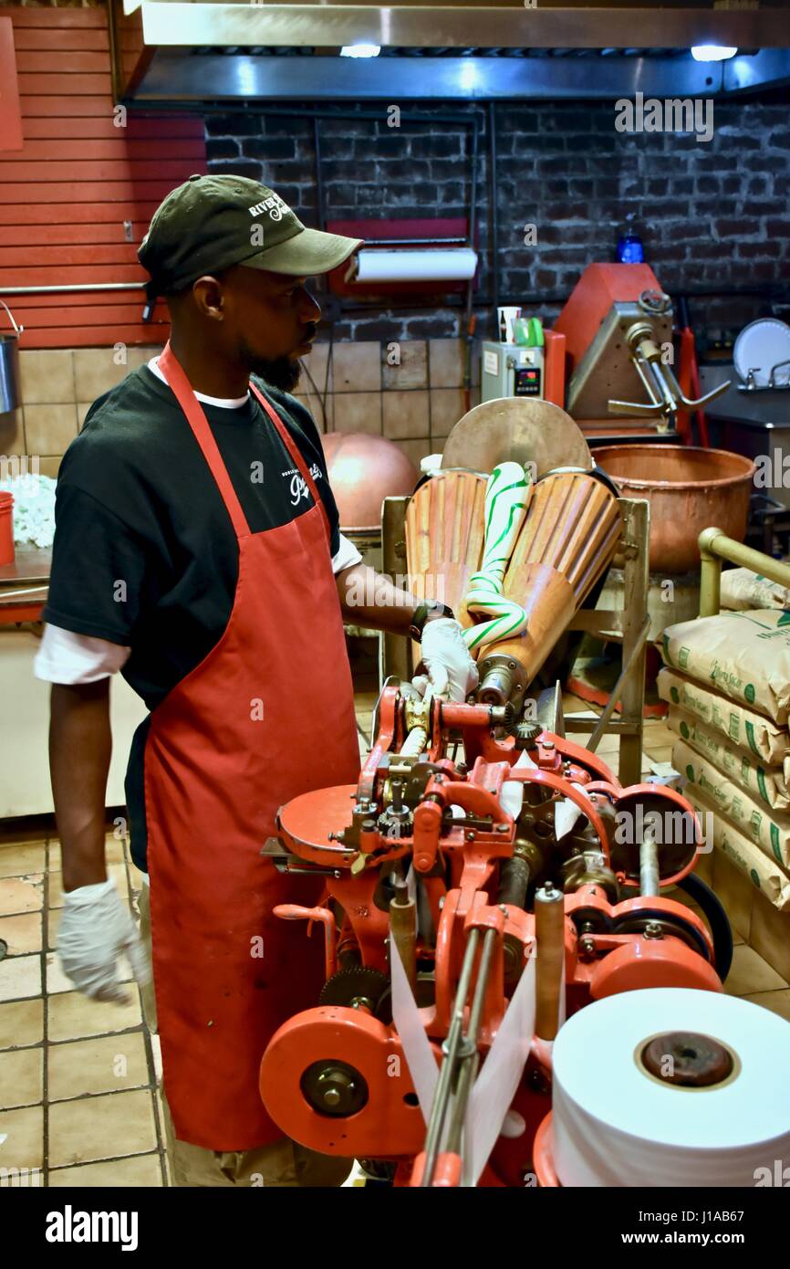 Making Salt Water Taffy At The Savannah Candy Kitchen Stock Photo Making Salt Water Taffy At The Savannah Candy Kitchen Stock Photo