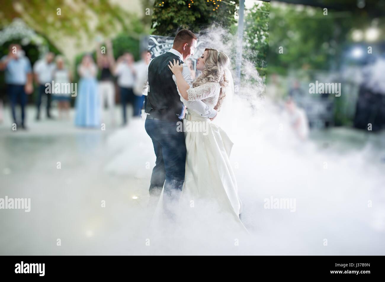 Amazing First Wedding Dance Of Newlyweds At Heavy Smoke Stock Photo Alamy