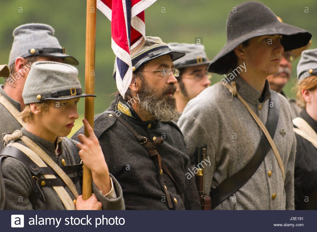 confederate-soldiers-in-line-after-mock-