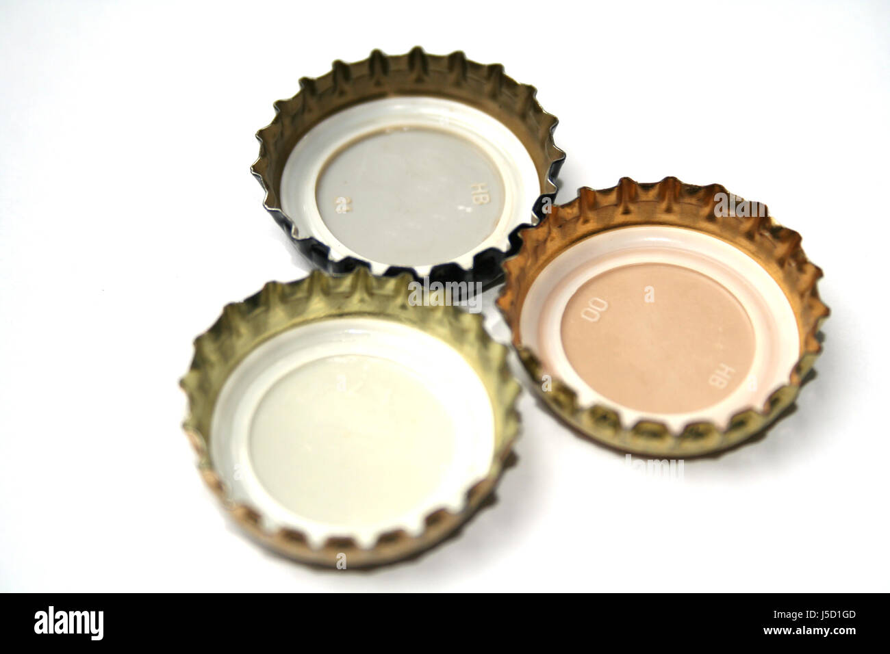 crown cork seal At this time, plastic bottle tops smaller than the size of a business card should not be placed in recycling bins, but steel and aluminium bottle tops can be recycled. crown cork seal At this time, plastic bottle tops smaller than the size of a business card should not be placed in recycling bins, but steel and aluminium bottle tops can be recycled.