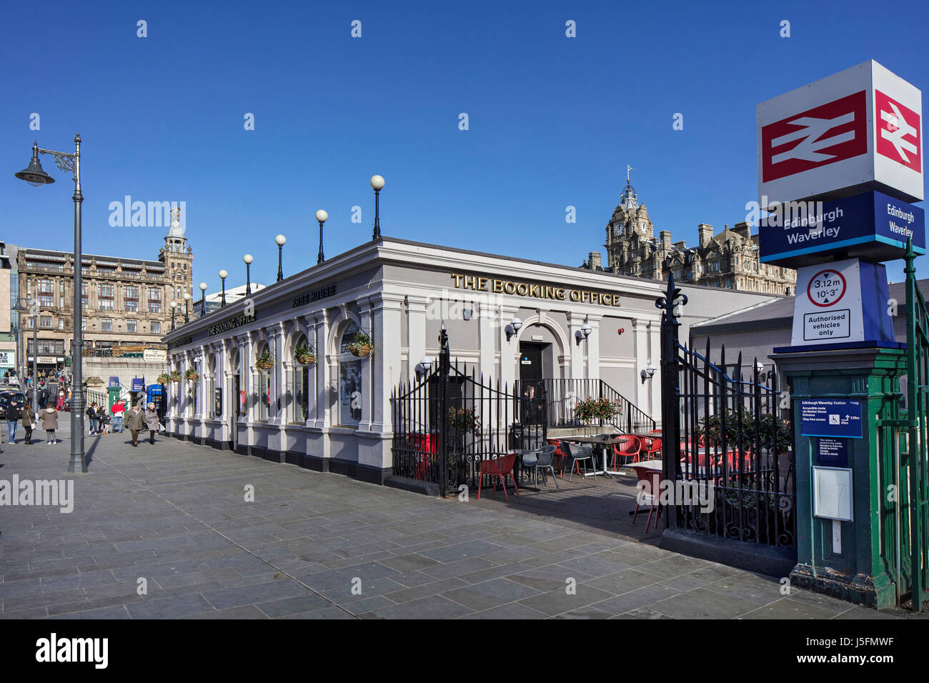 Edinburgh Waverley Station Entrance Stock Photos & Edinburgh Waverley Station Entrance Stock