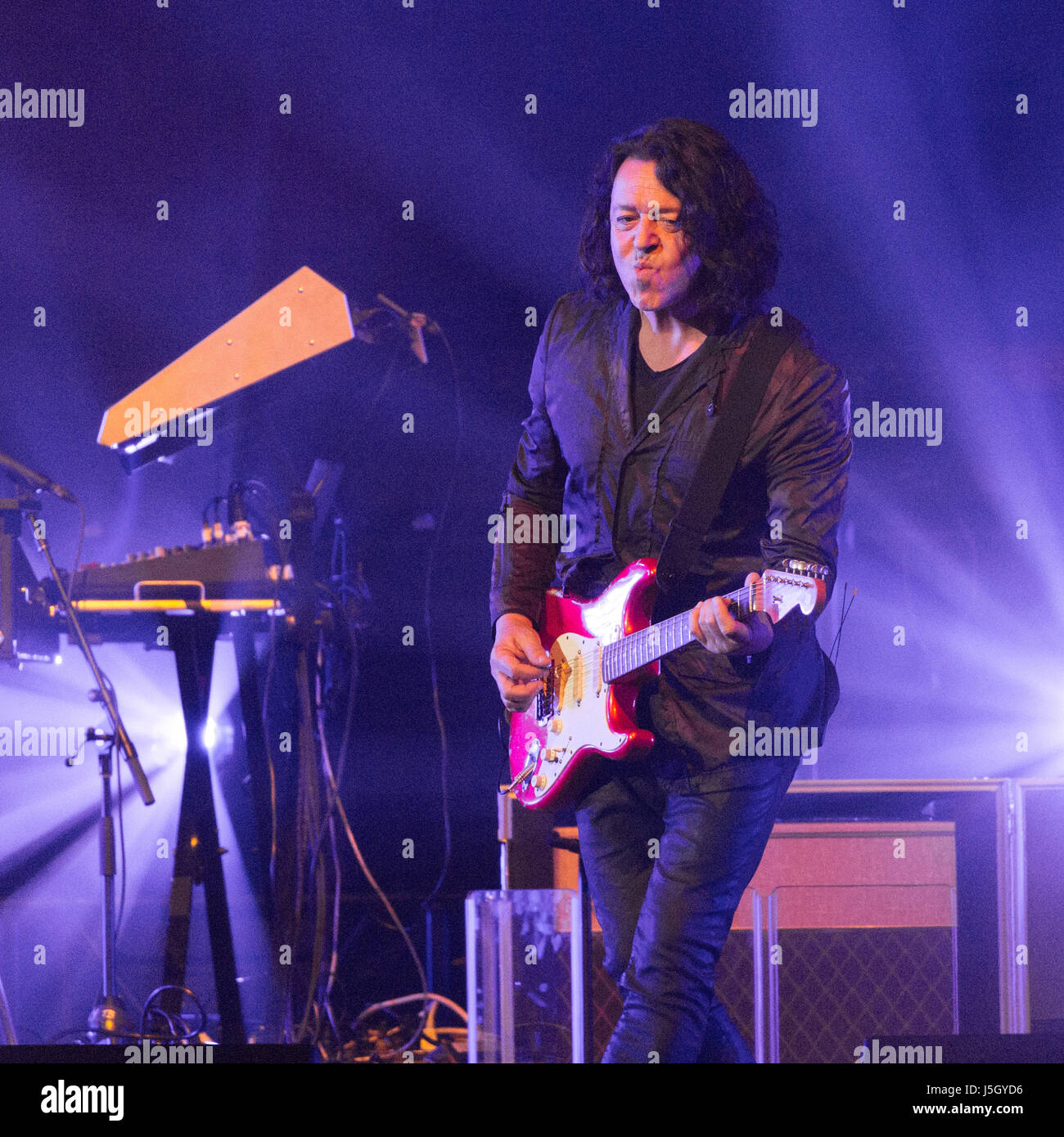 Rosemont, Illinois, USA. 15th May, 2017. ROLAND ORZABAL of Tears for