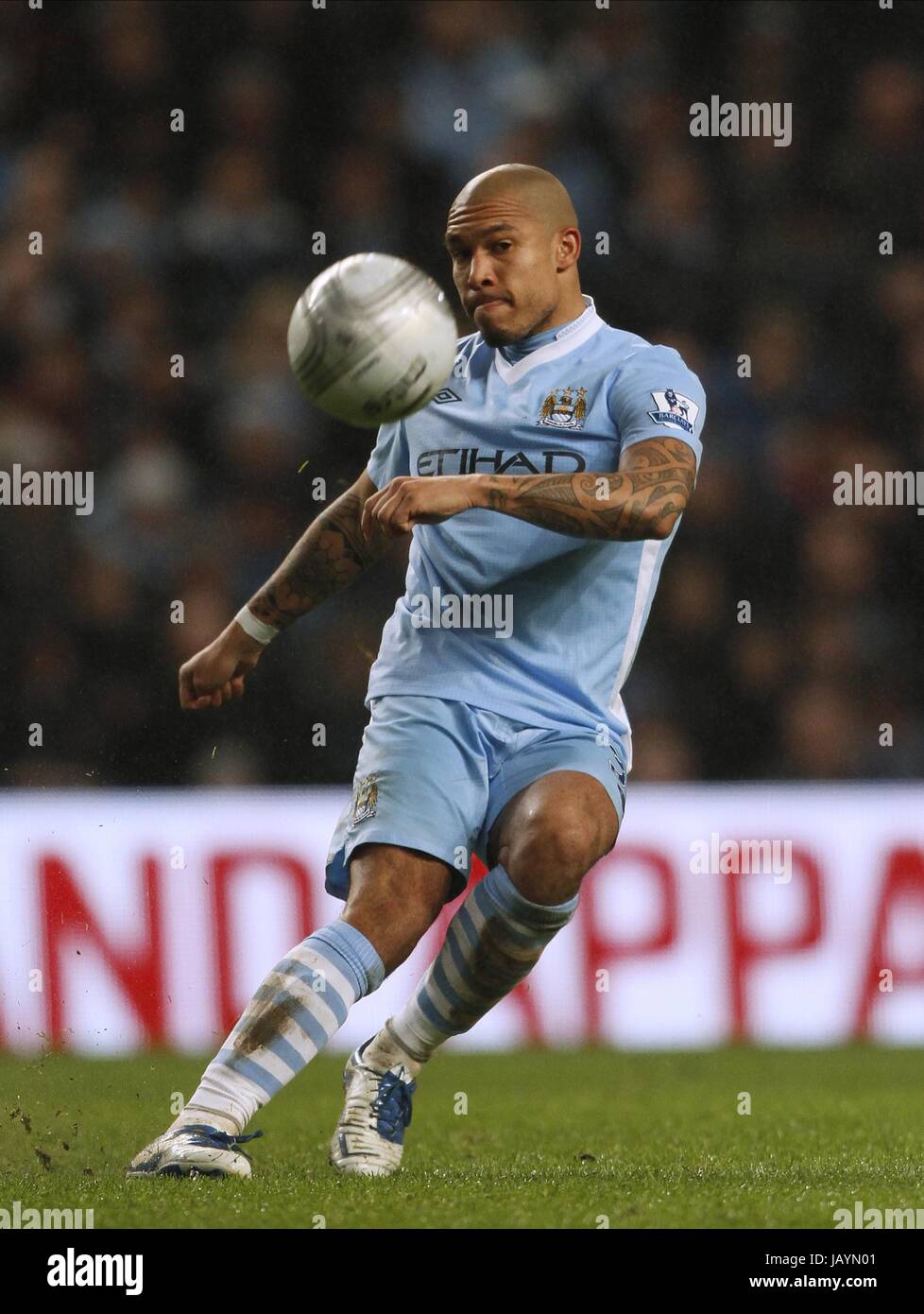 NIGEL DE JONG MANCHESTER CITY FC MANCHESTER CITY FC ETIHAD STADIUM