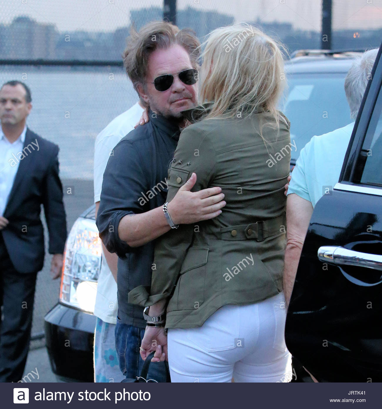 John Mellencamp,Elaine Irwin. Singer John Mellencamp gives his Stock(08)