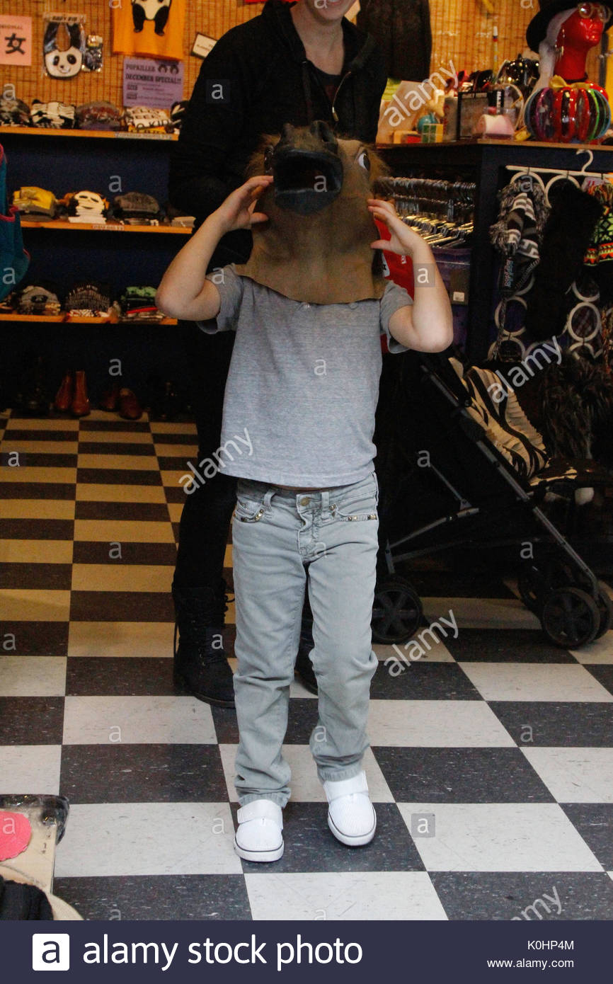 Kingston Rossdale Gwen Stefani Shopping At The La Downtown Mall