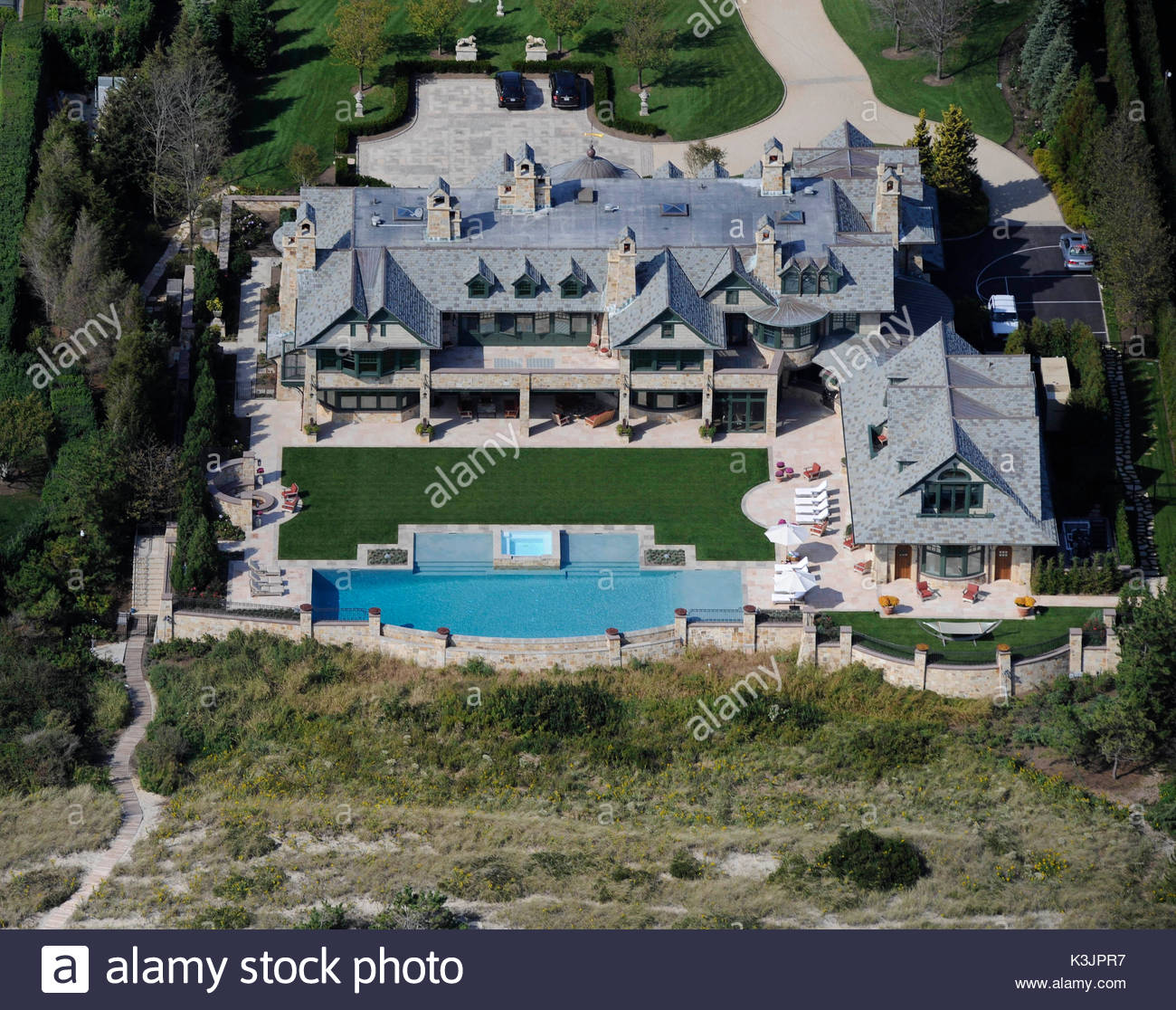 Howard Stern's Mansion. Howard Stern's Southampton New York mansion
