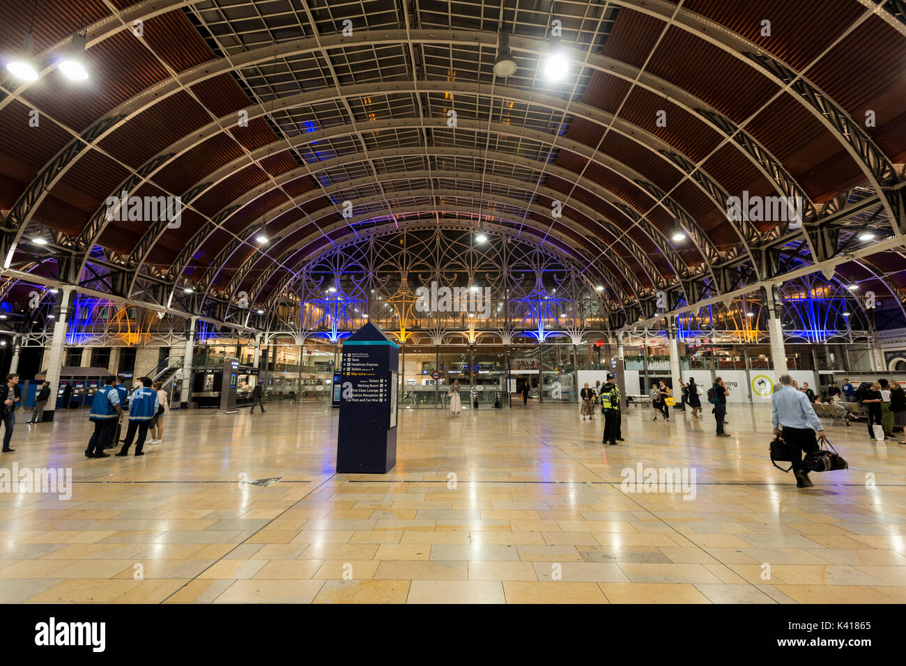 Paddington Station London UK at night Stock Photo 157380333 Alamy