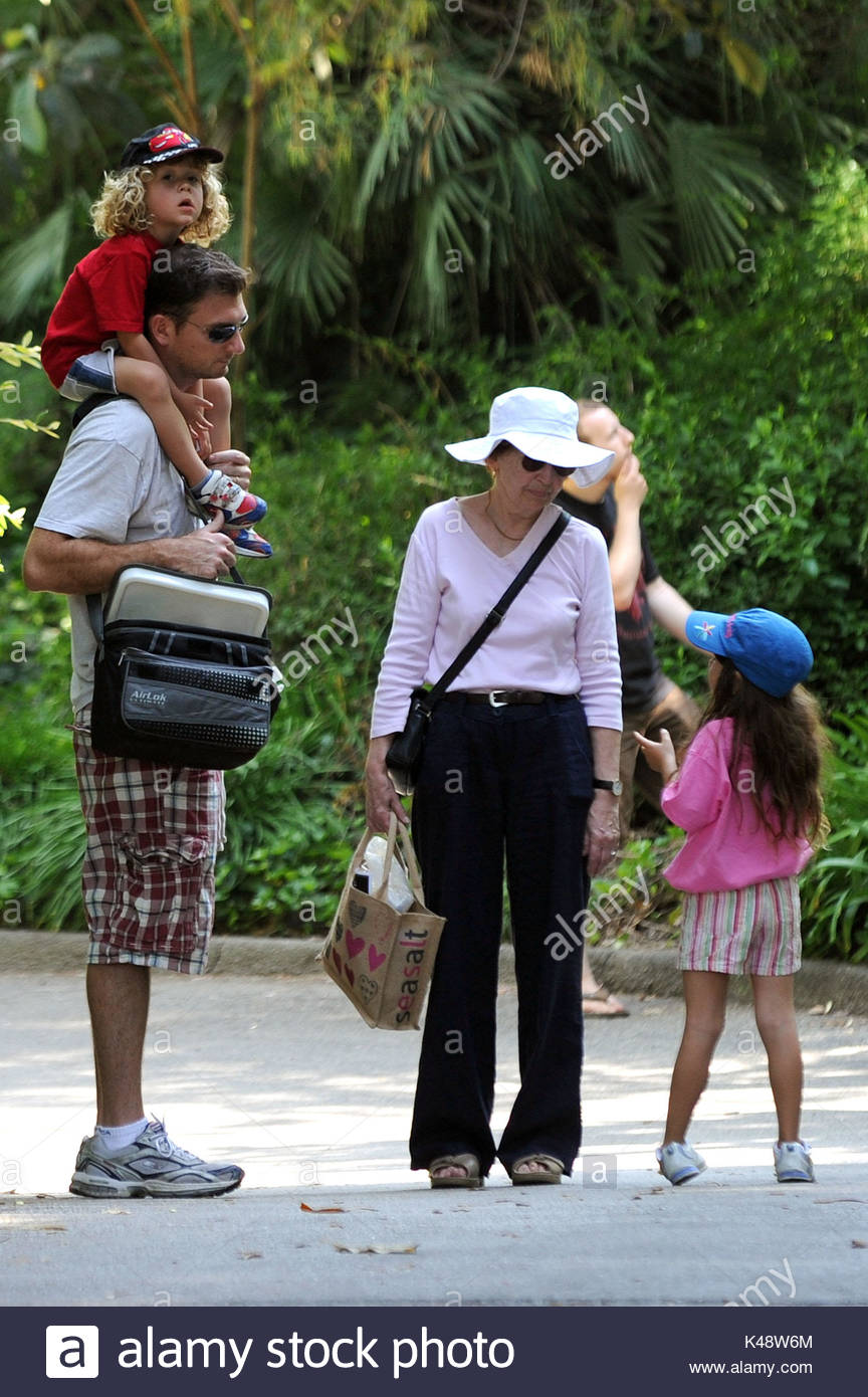 Bruce Beresford-Redman. Bruce Beresford-Redman visits the zoo with