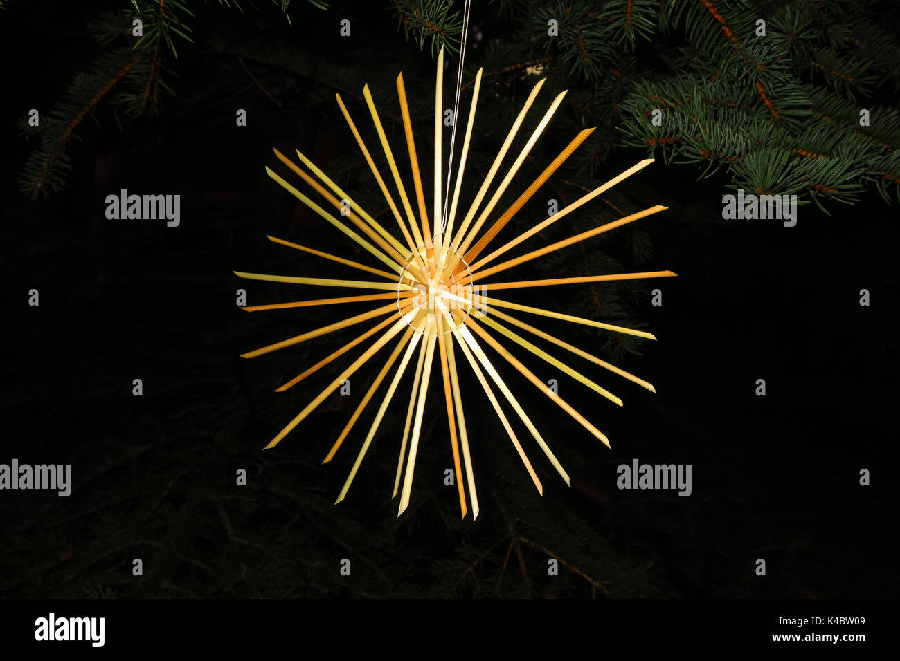 weihnachtsbaumschmuck stock photos weihnachtsbaumschmuck lauscha germany christmas market