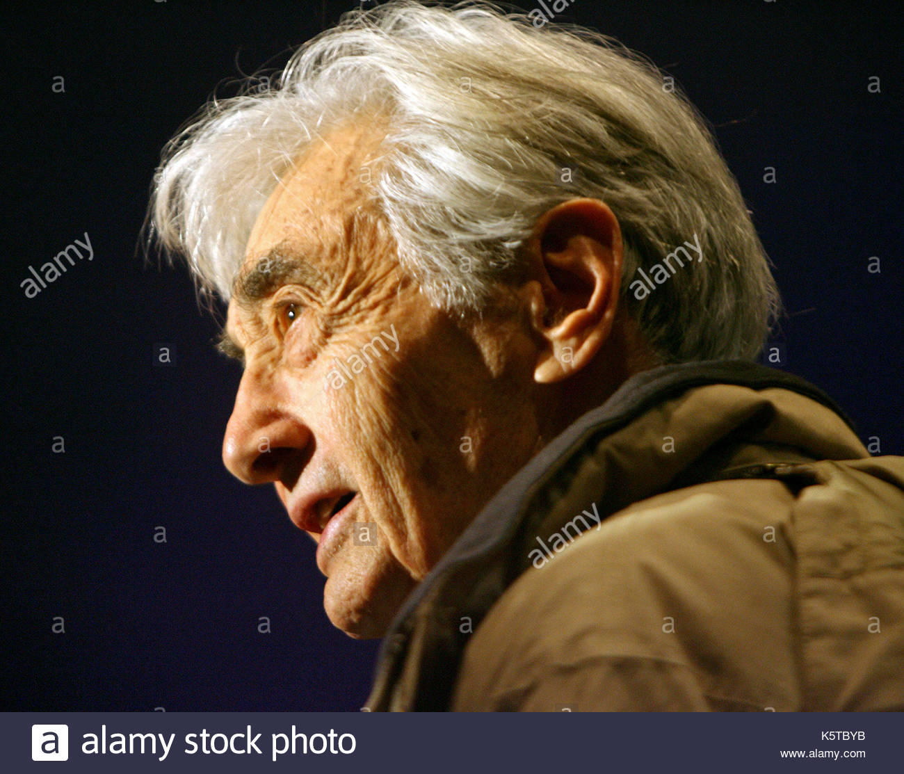 howard zinn s a people history of Free essay: a review of a people’s history of the united states a people’s history of the united states concentrates on the personal experiences and. howard zinn s a people history of Free essay: a review of a people’s history of the united states a people’s history of the united states concentrates on the personal experiences and.